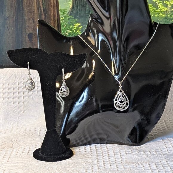 SET Dazzling Pendant Necklace and Earrings Cubic Zirconia 925